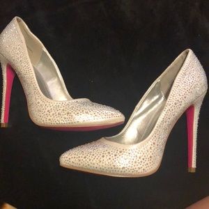 Silver pumps